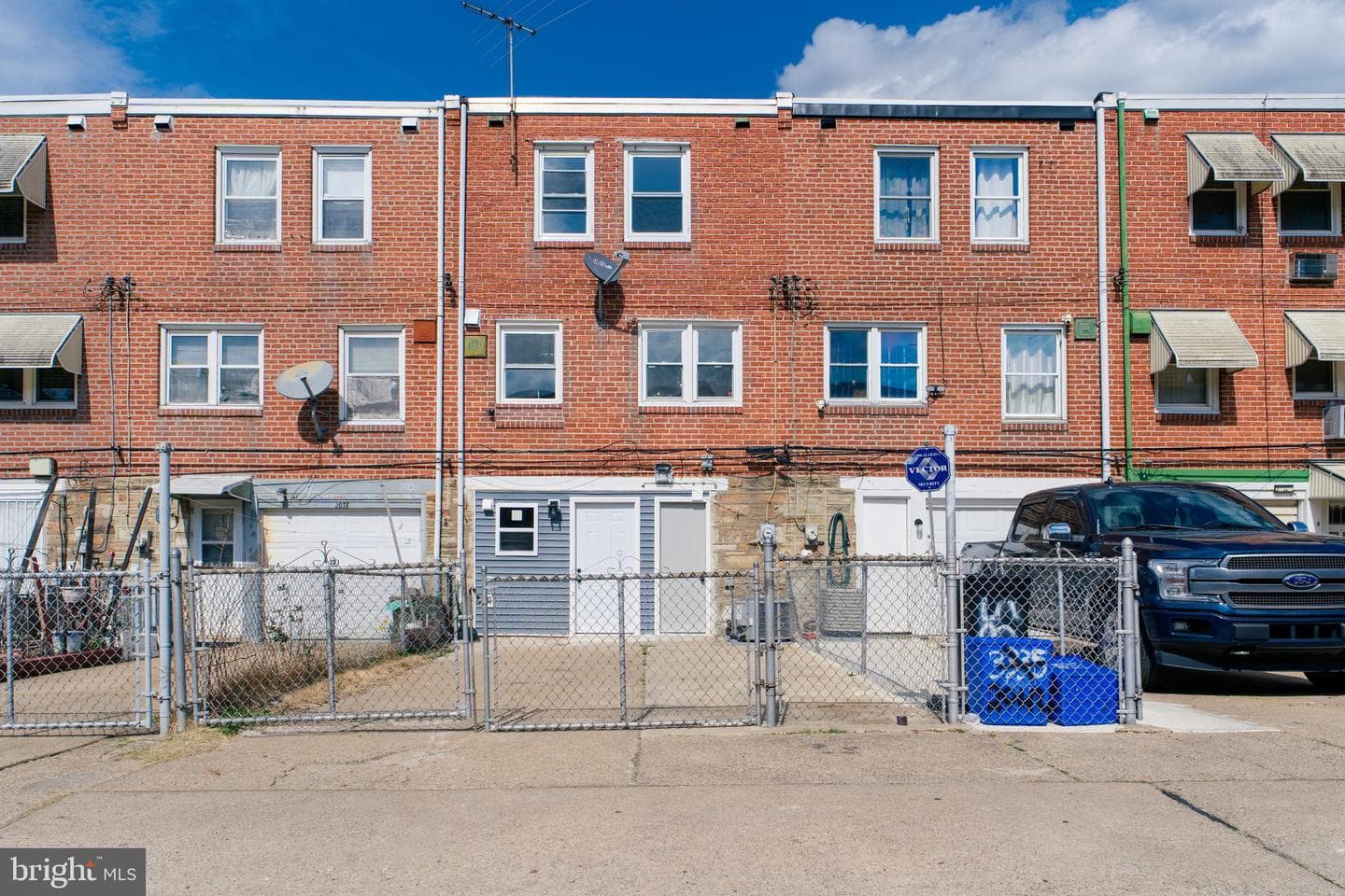 2040 Devereaux Avenue photo 38