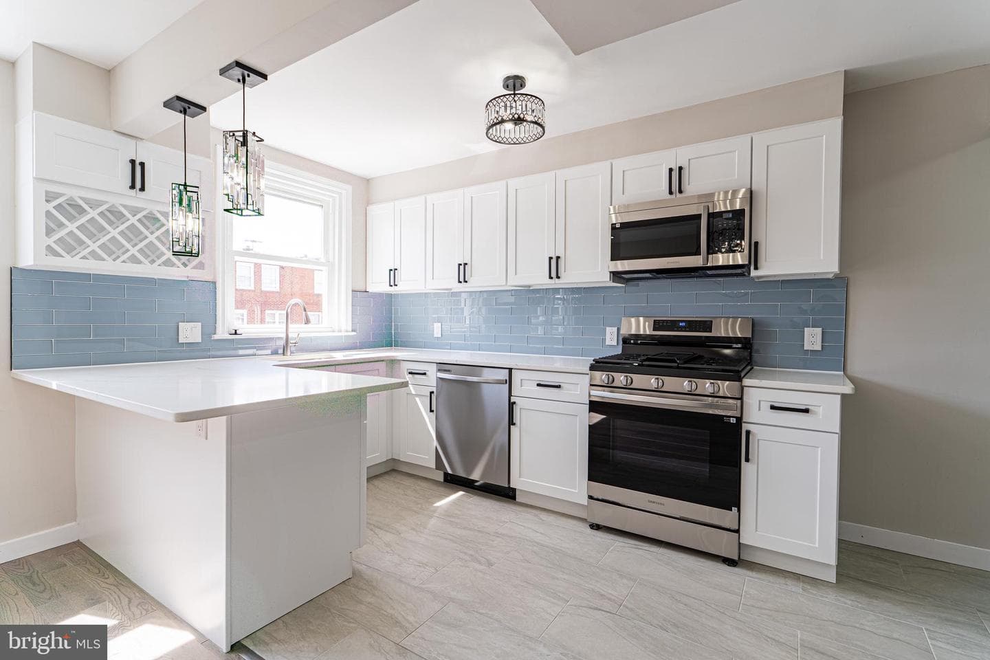 2040 Devereaux Avenue photo 5