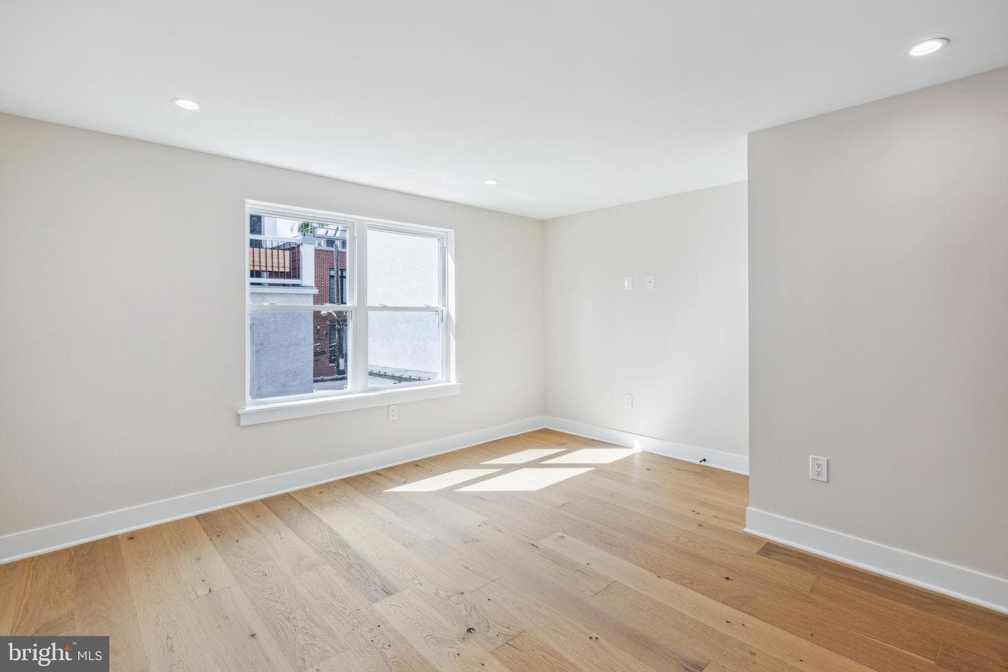 1240 E Fletcher Street photo 17