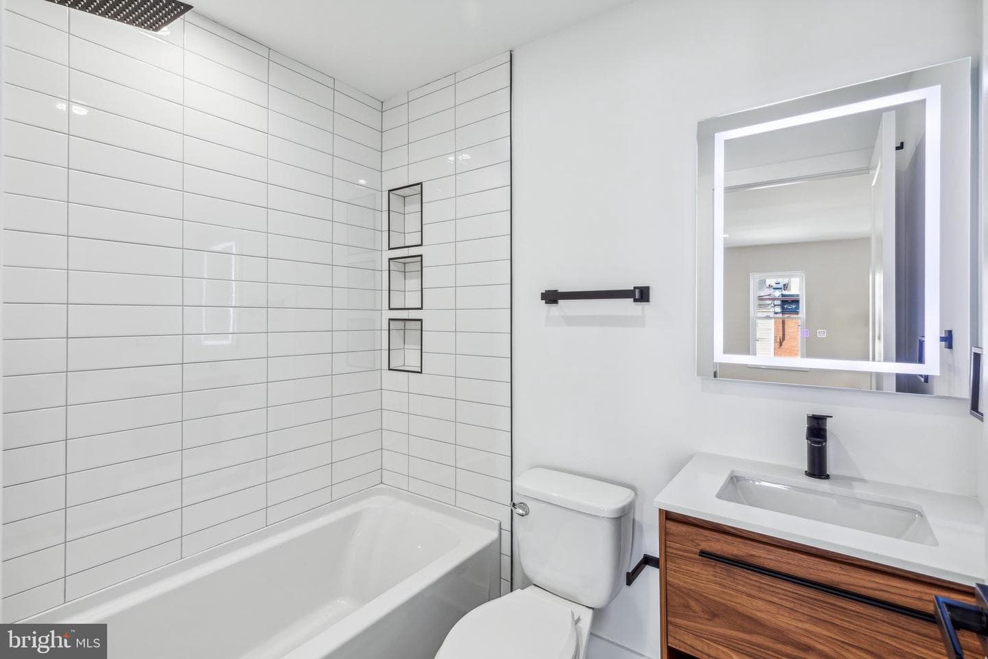 1240 E Fletcher Street photo 18