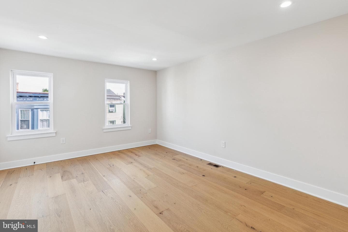 1240 E Fletcher Street photo 25