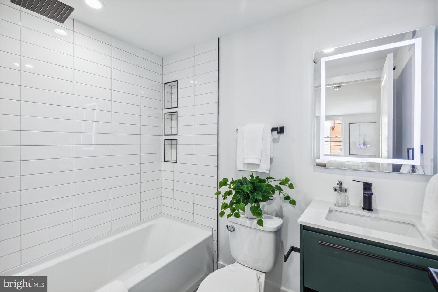 1240 E Fletcher Street photo 26