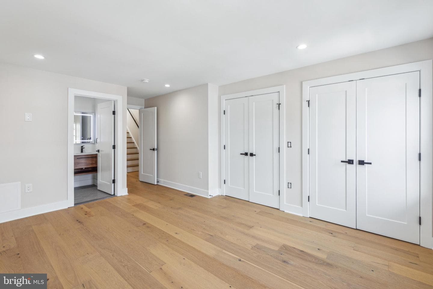1240 E Fletcher Street photo 29