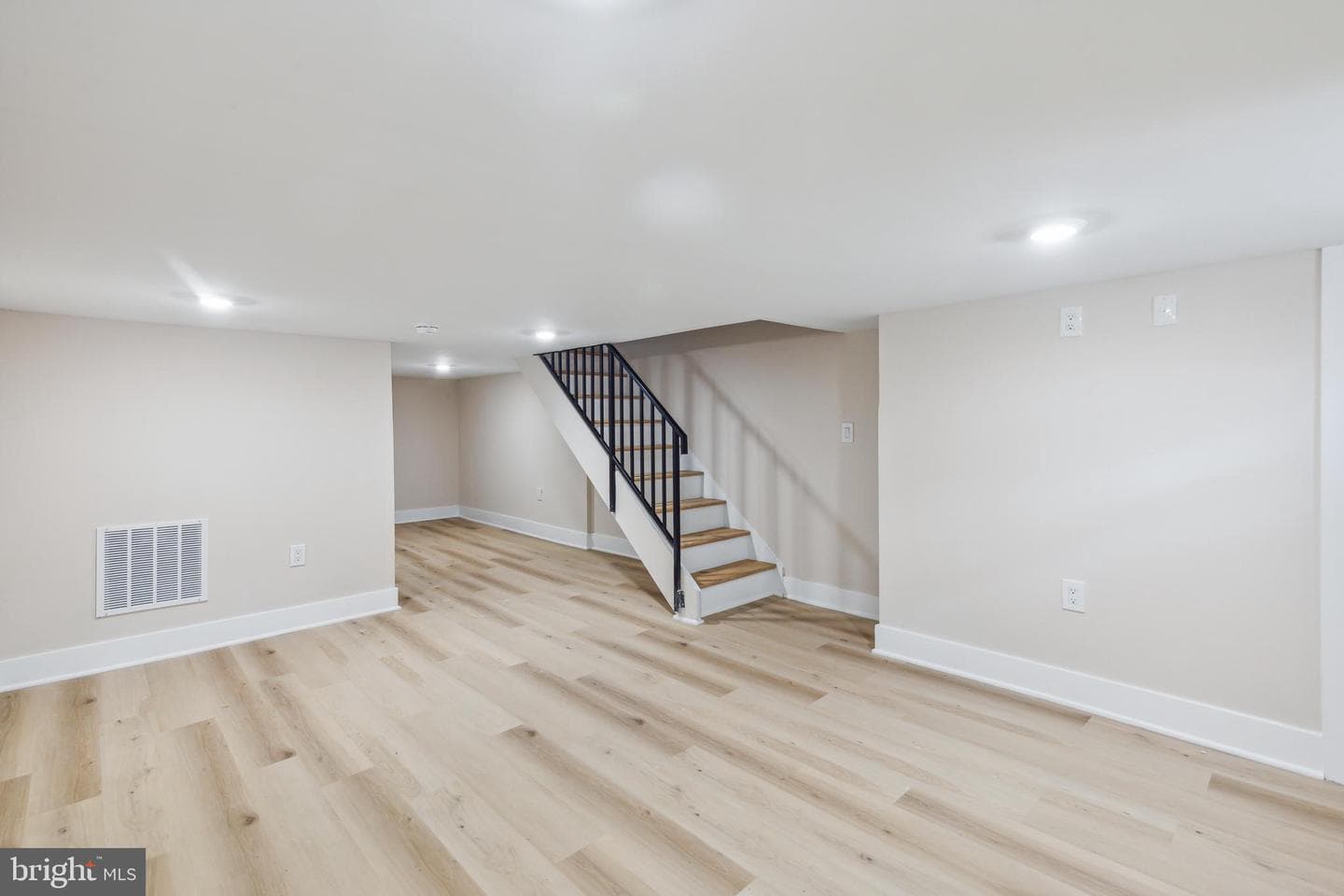 1240 E Fletcher Street photo 35