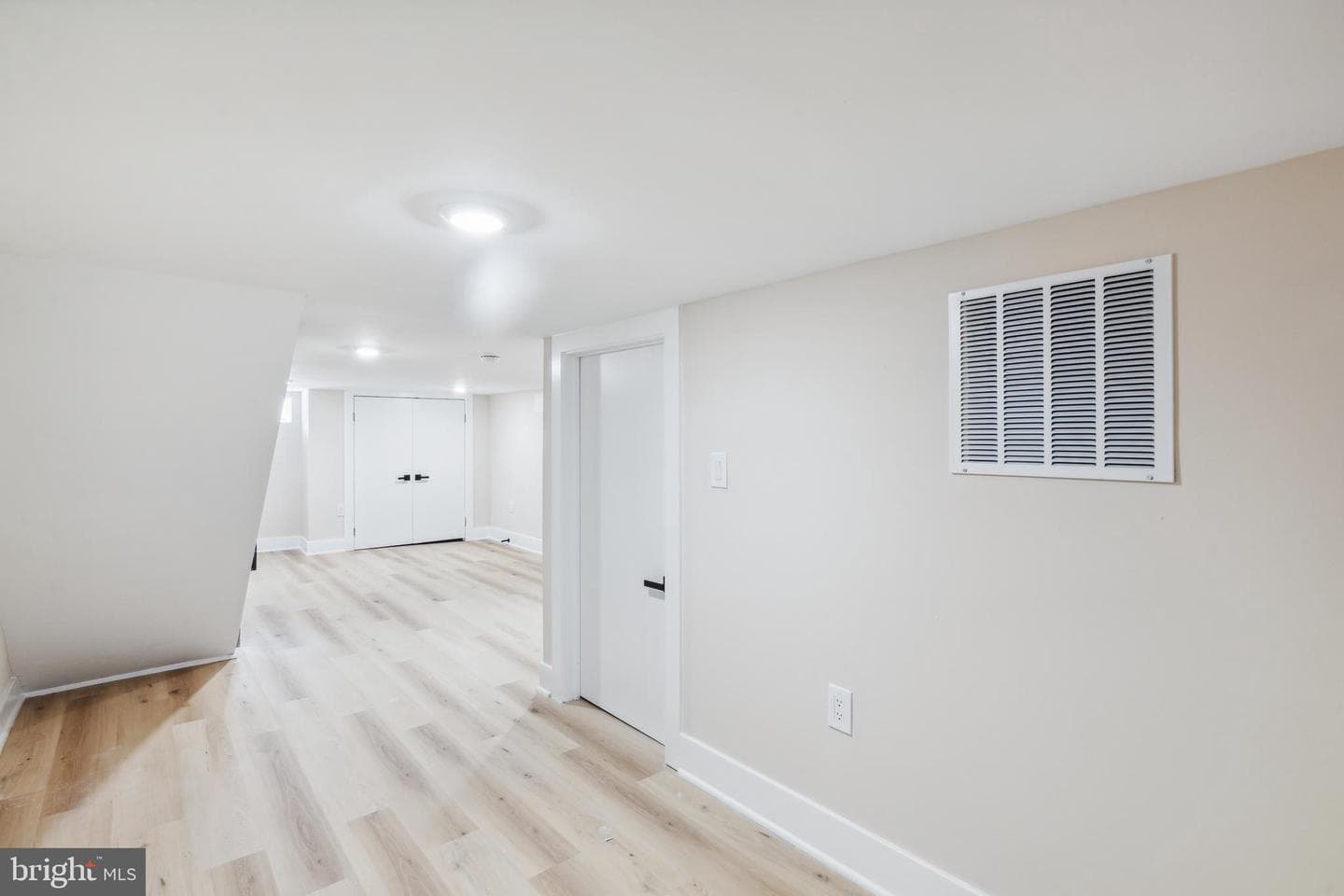 1240 E Fletcher Street photo 38
