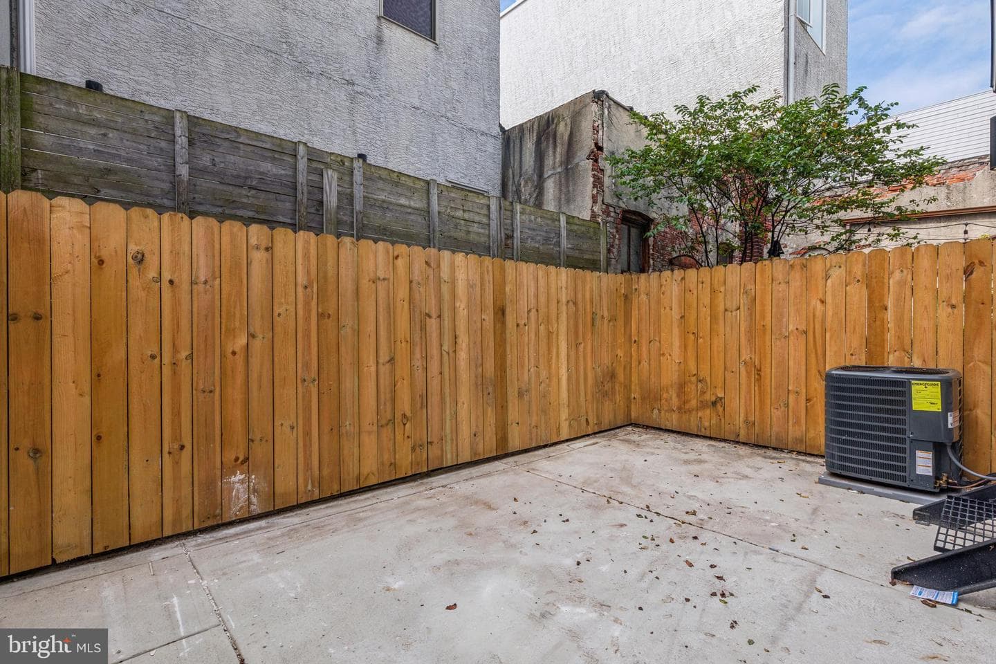 1240 E Fletcher Street photo 40