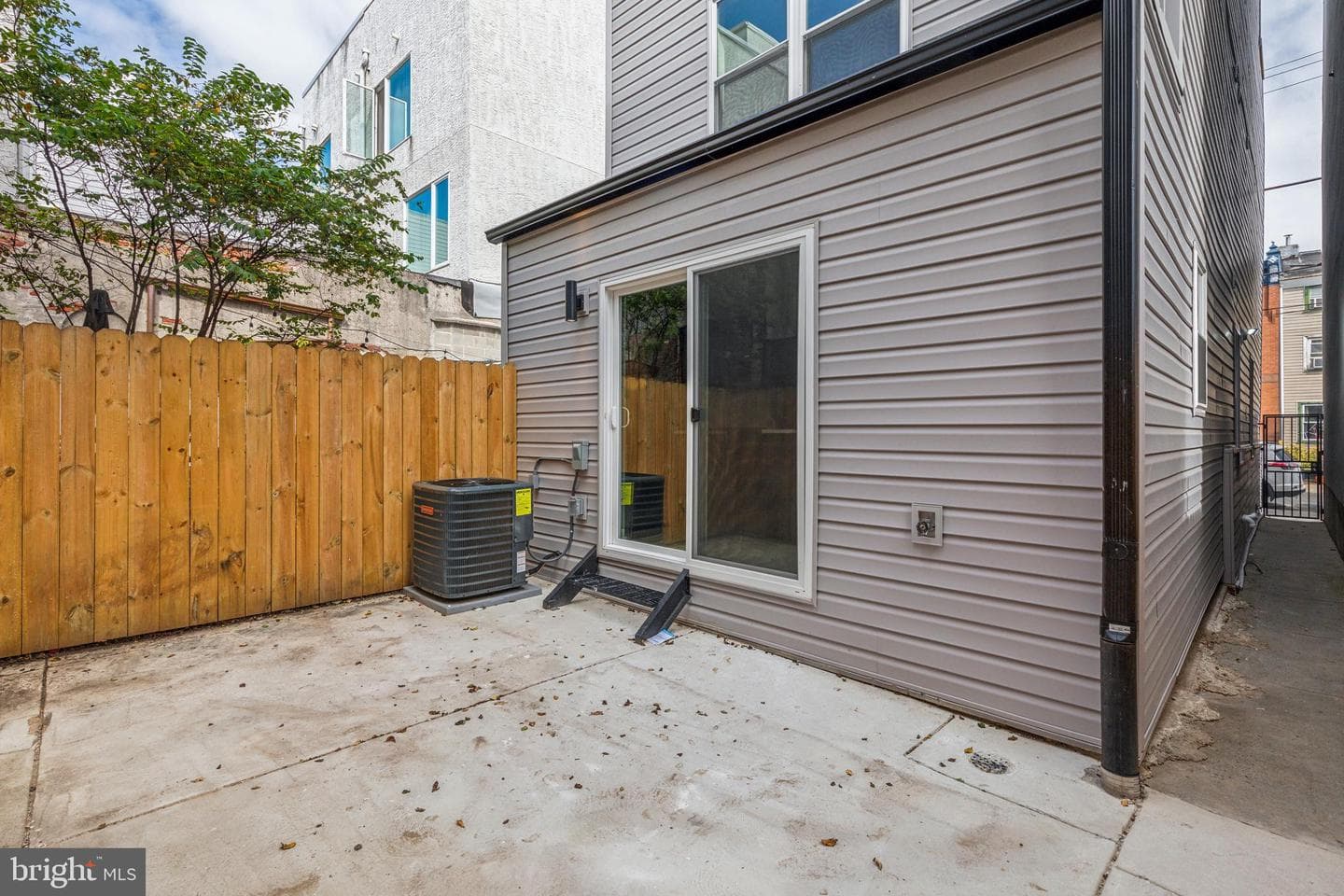 1240 E Fletcher Street photo 41