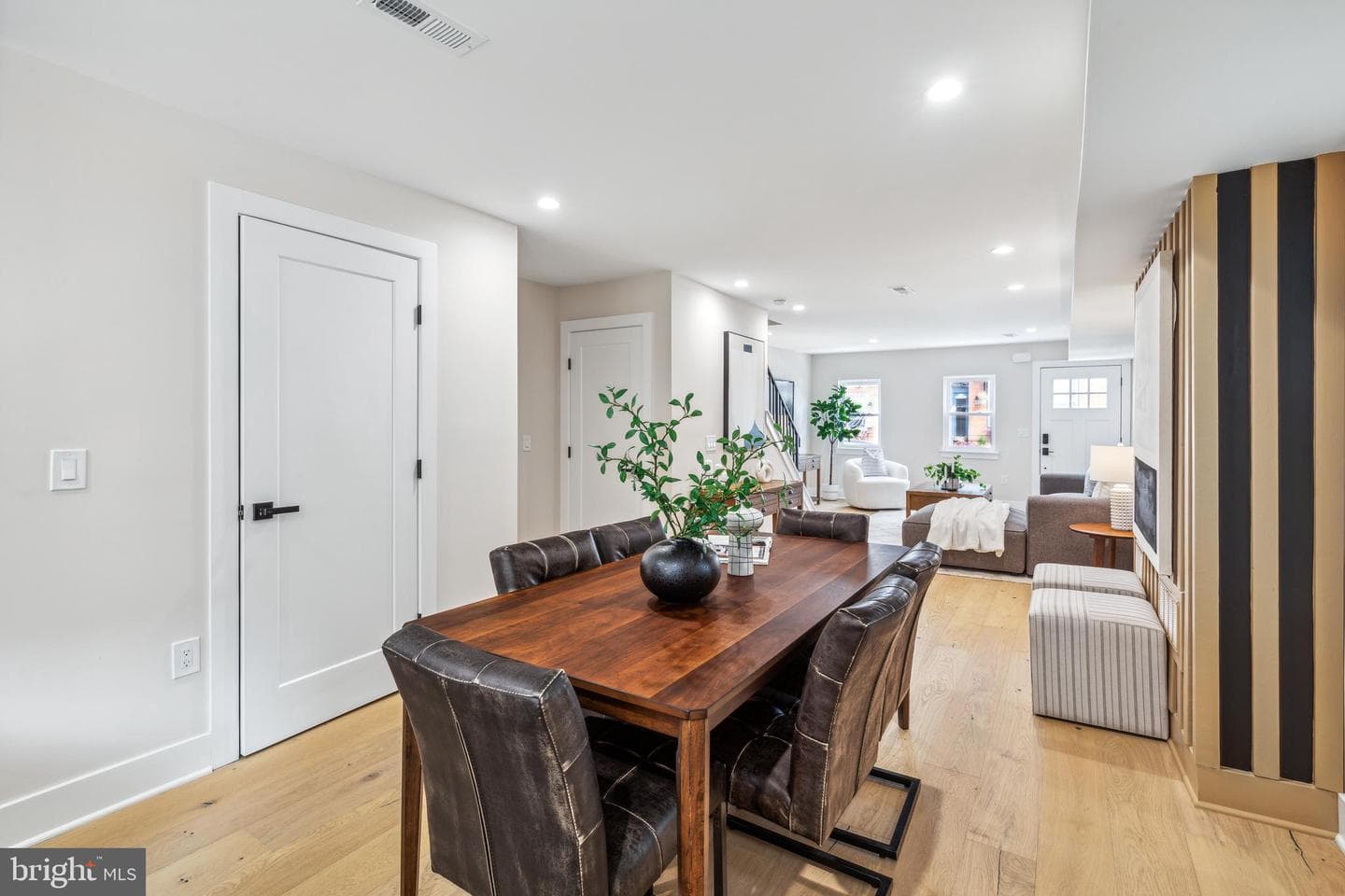 1240 E Fletcher Street photo 8