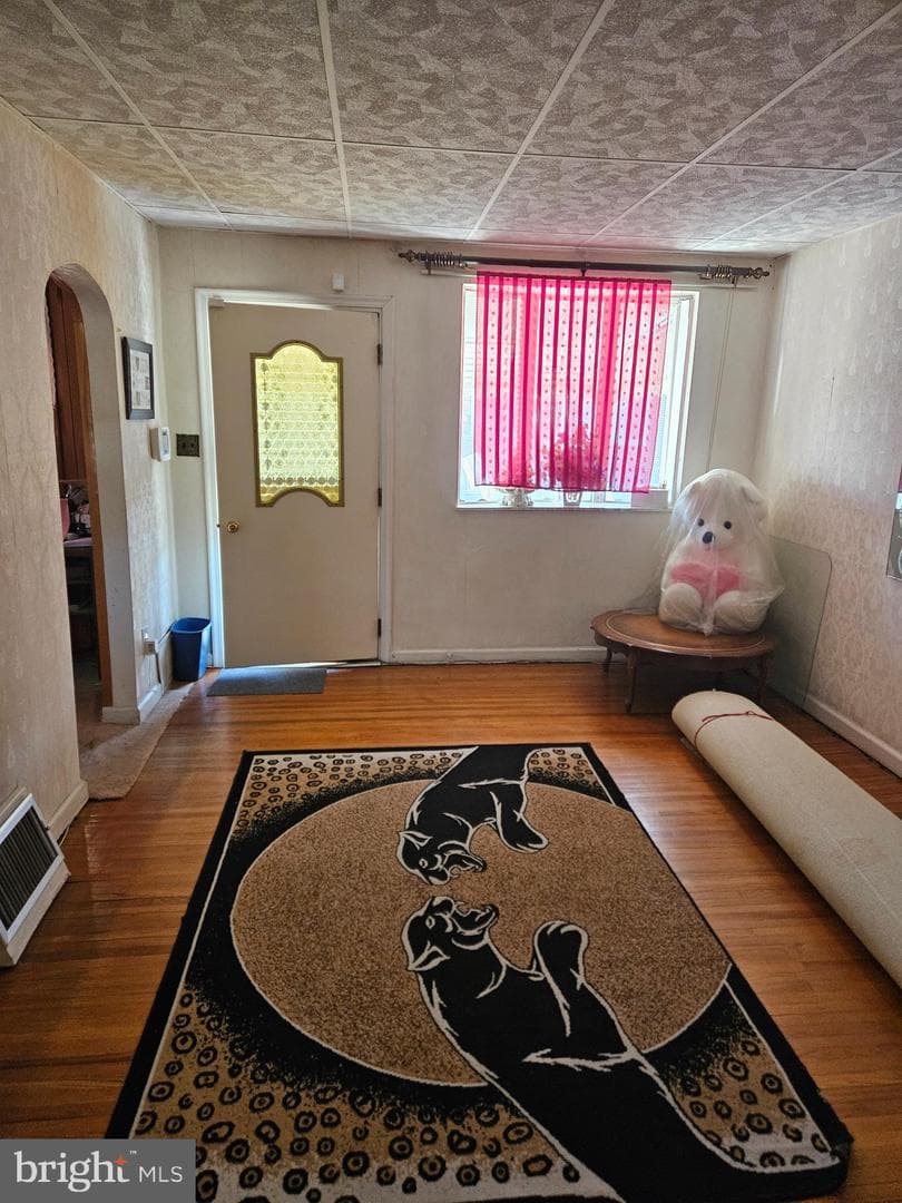 5819 Dickens Avenue photo 3