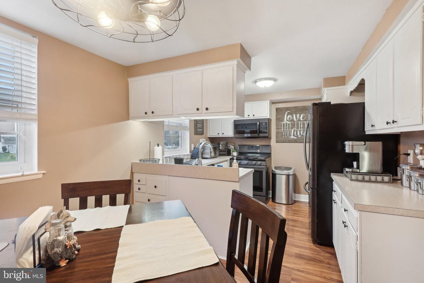 8926 Sylvia Lane photo 11