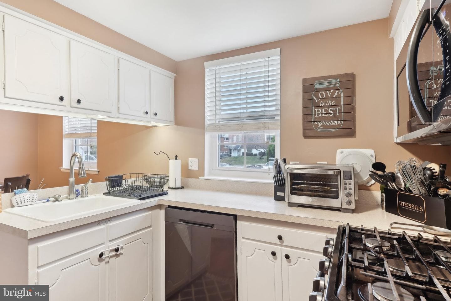 8926 Sylvia Lane photo 13