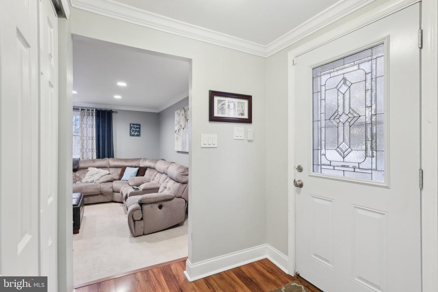 8926 Sylvia Lane photo 4
