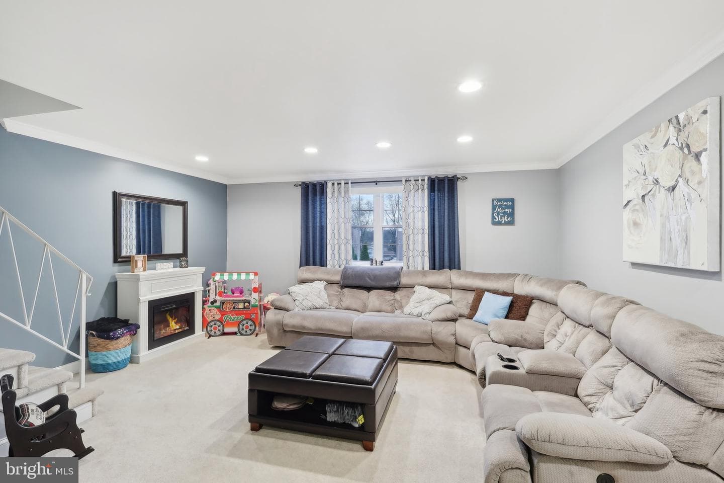 8926 Sylvia Lane photo 5