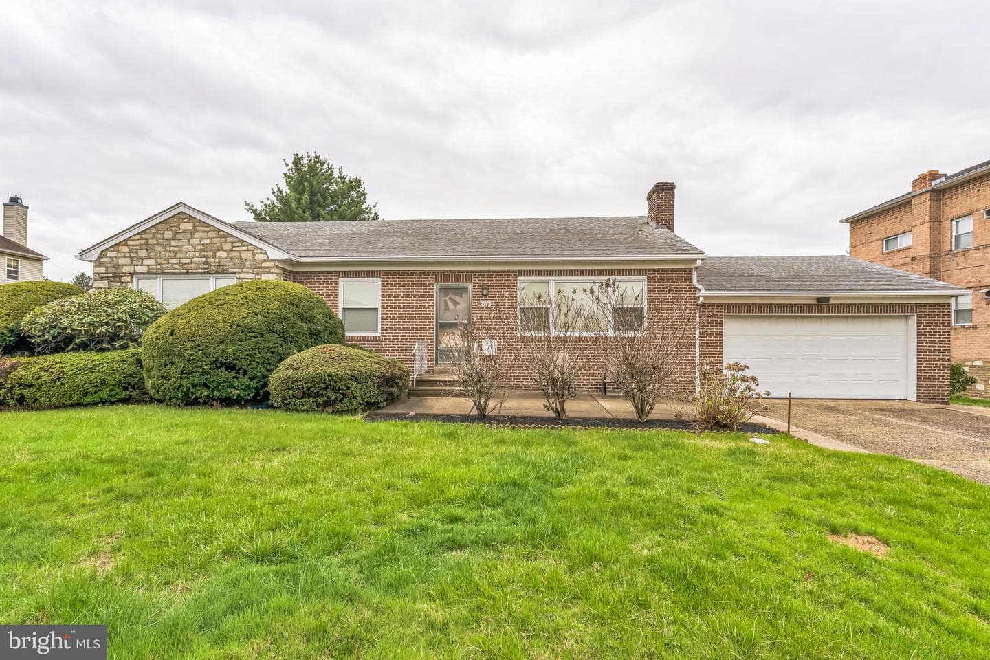 1718 Rhawn Street photo 2