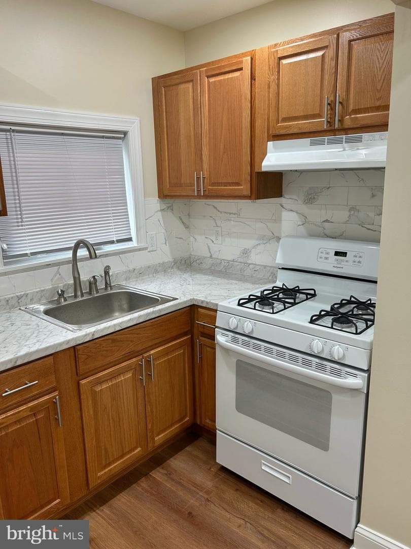 218 N Wanamaker Street photo 11