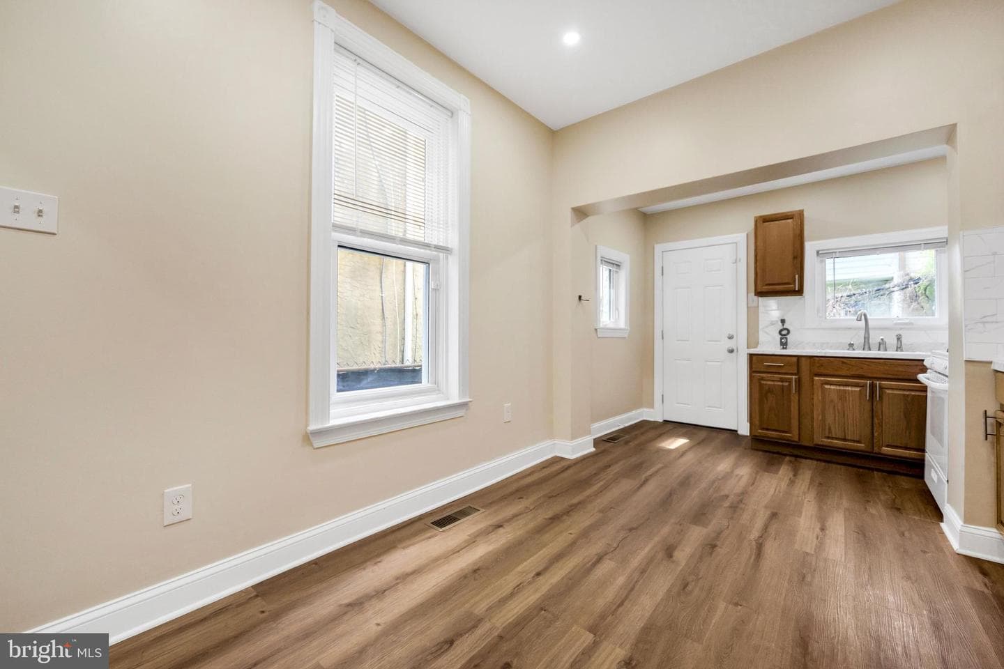 218 N Wanamaker Street photo 16
