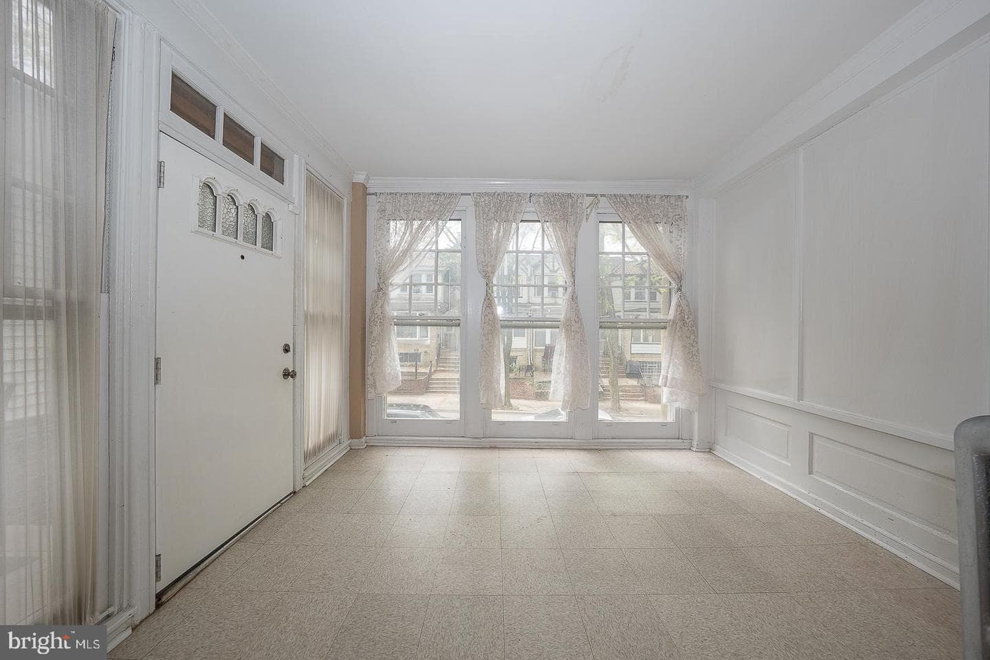 5457 Morse Street photo 4