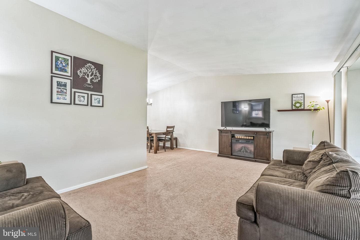 8915 Calvert Street photo 6