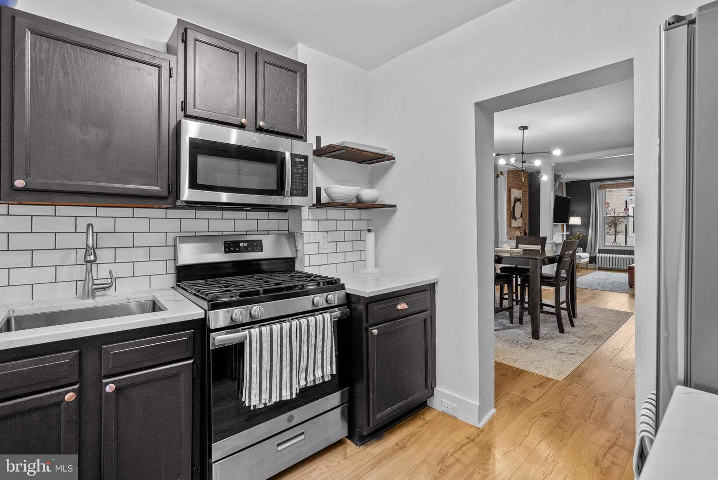 3631 Calumet Street photo 10