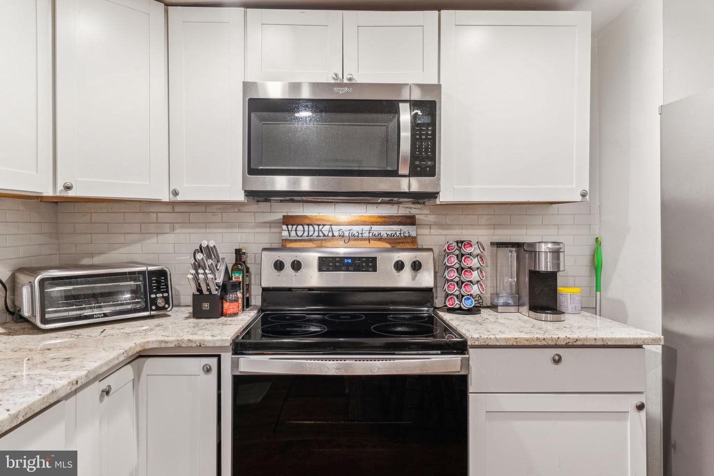 2324 Greenwich Street photo 12