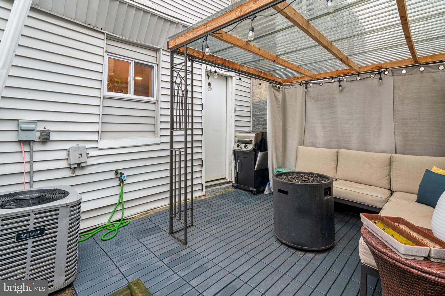 2324 Greenwich Street photo 23