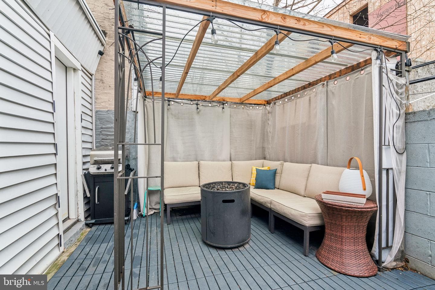 2324 Greenwich Street photo 24