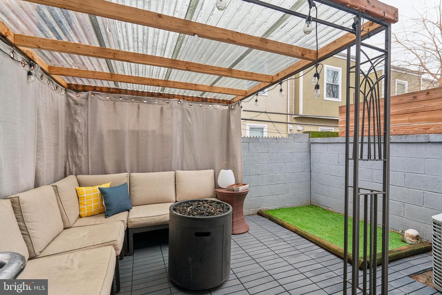 2324 Greenwich Street photo 25