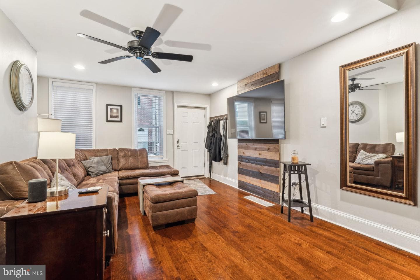 2324 Greenwich Street photo 4