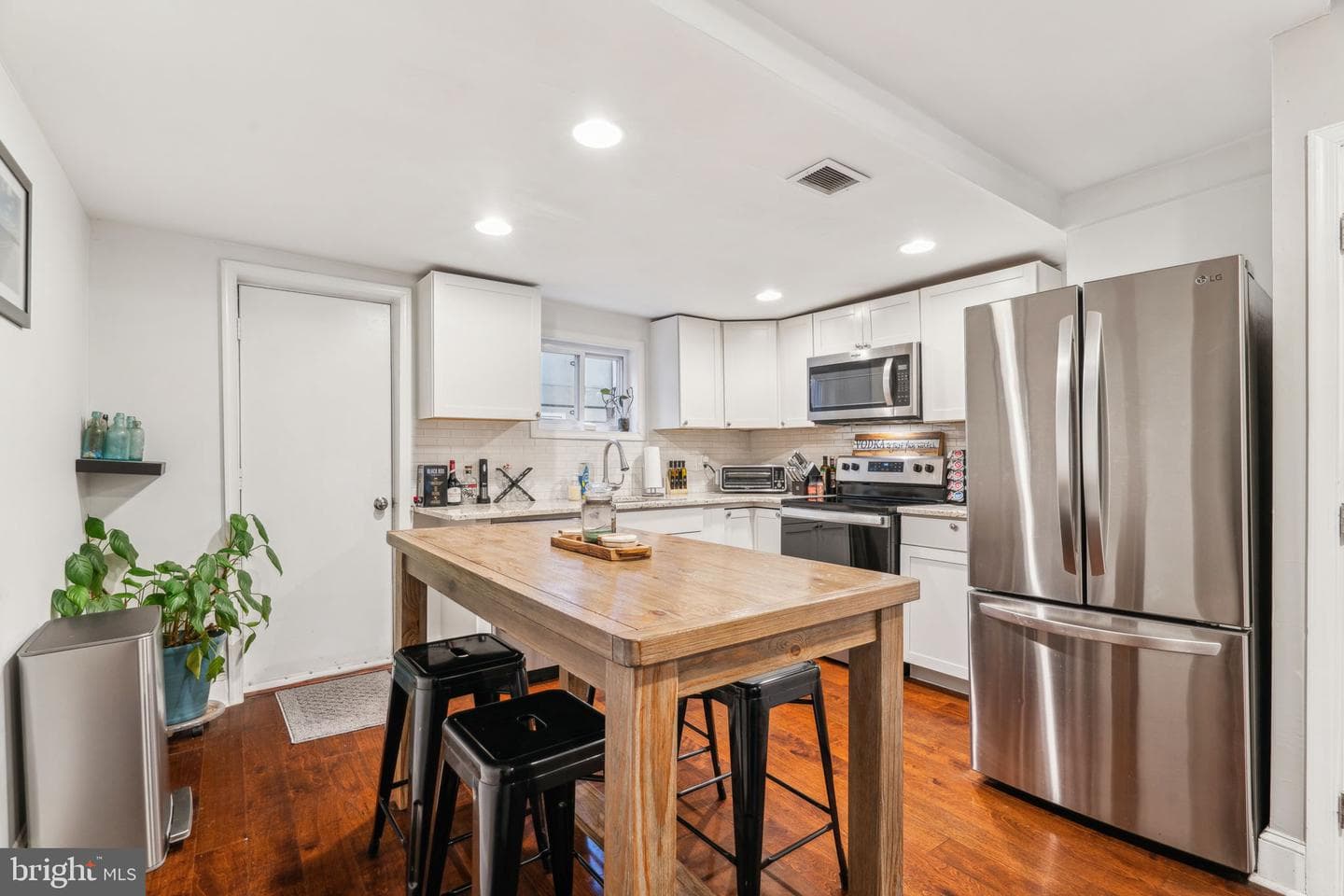 2324 Greenwich Street photo 9