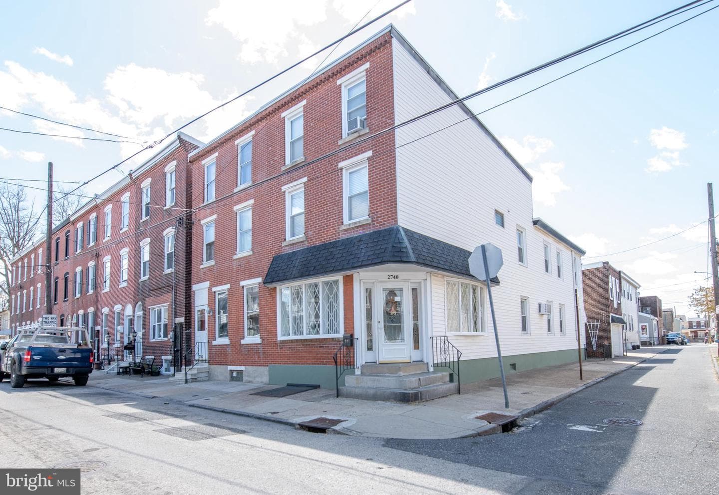 2740 Pratt Street photo 4