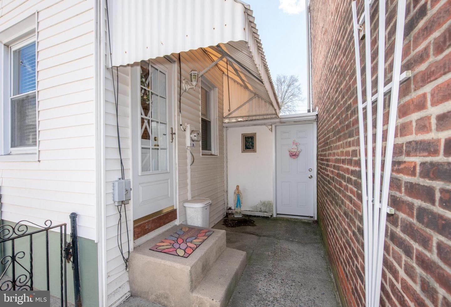 2740 Pratt Street photo 6
