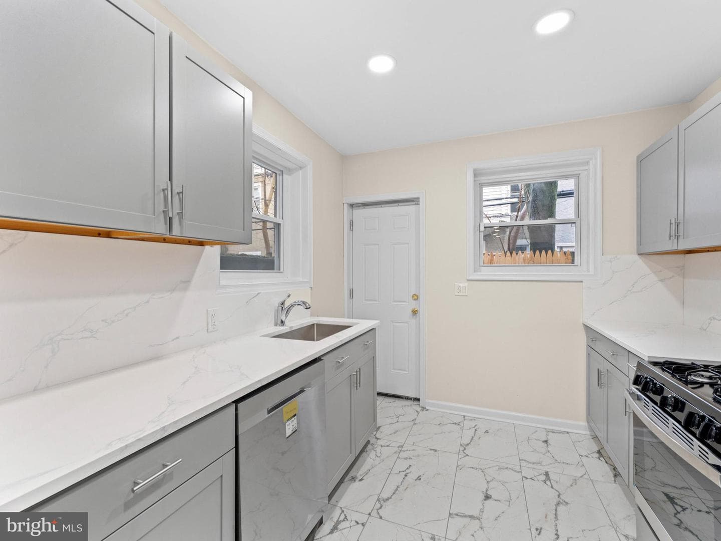 2211 Pierce Street photo 8