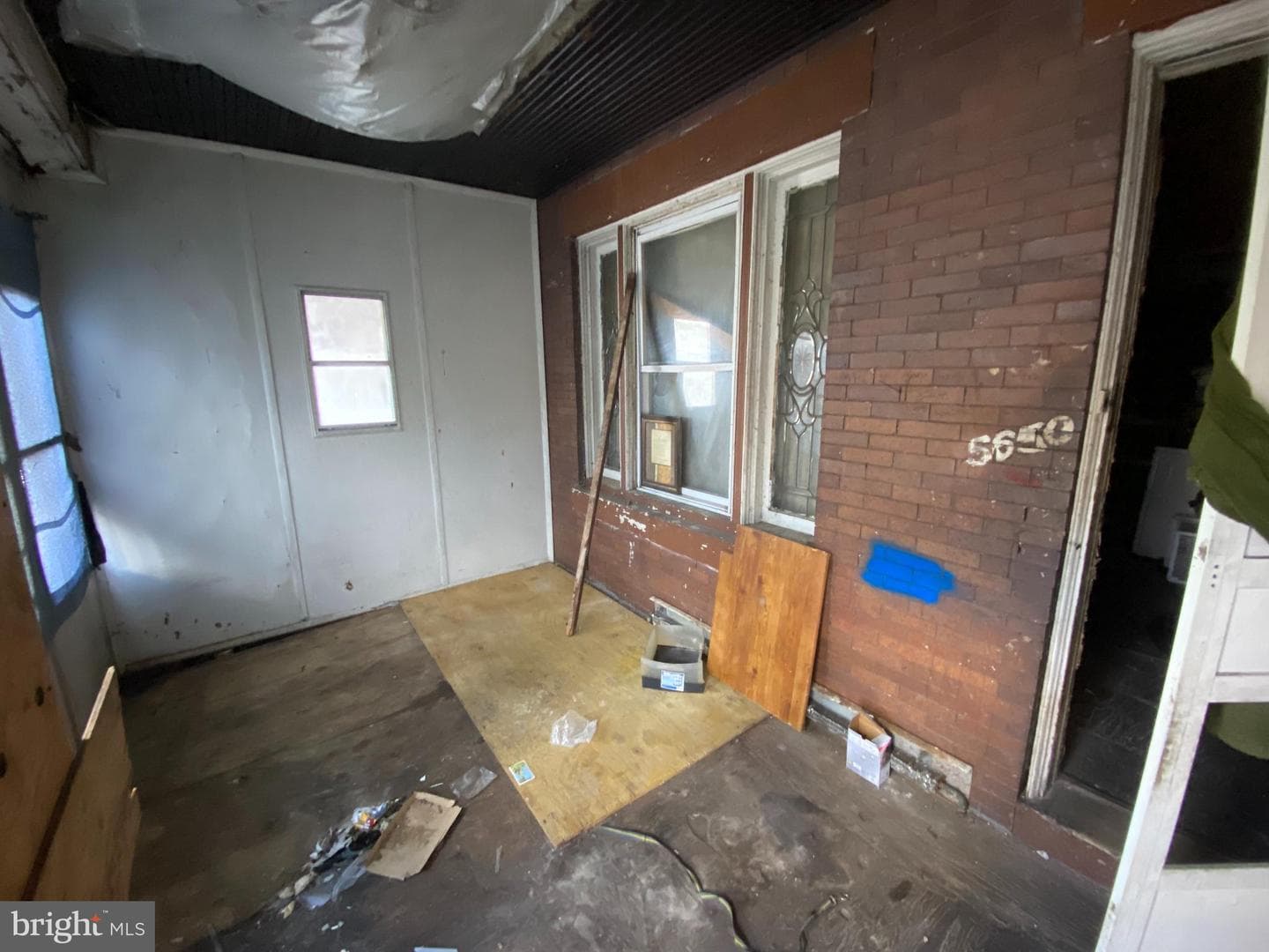 5650 Whitby Avenue photo 2