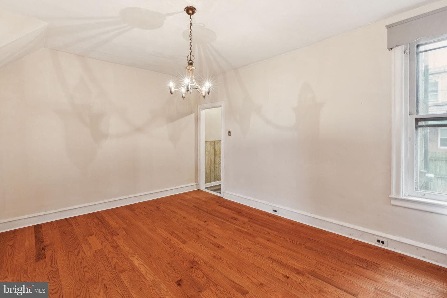 228 W Champlost Street photo 5