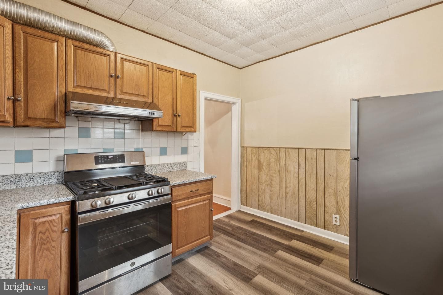 228 W Champlost Street photo 7