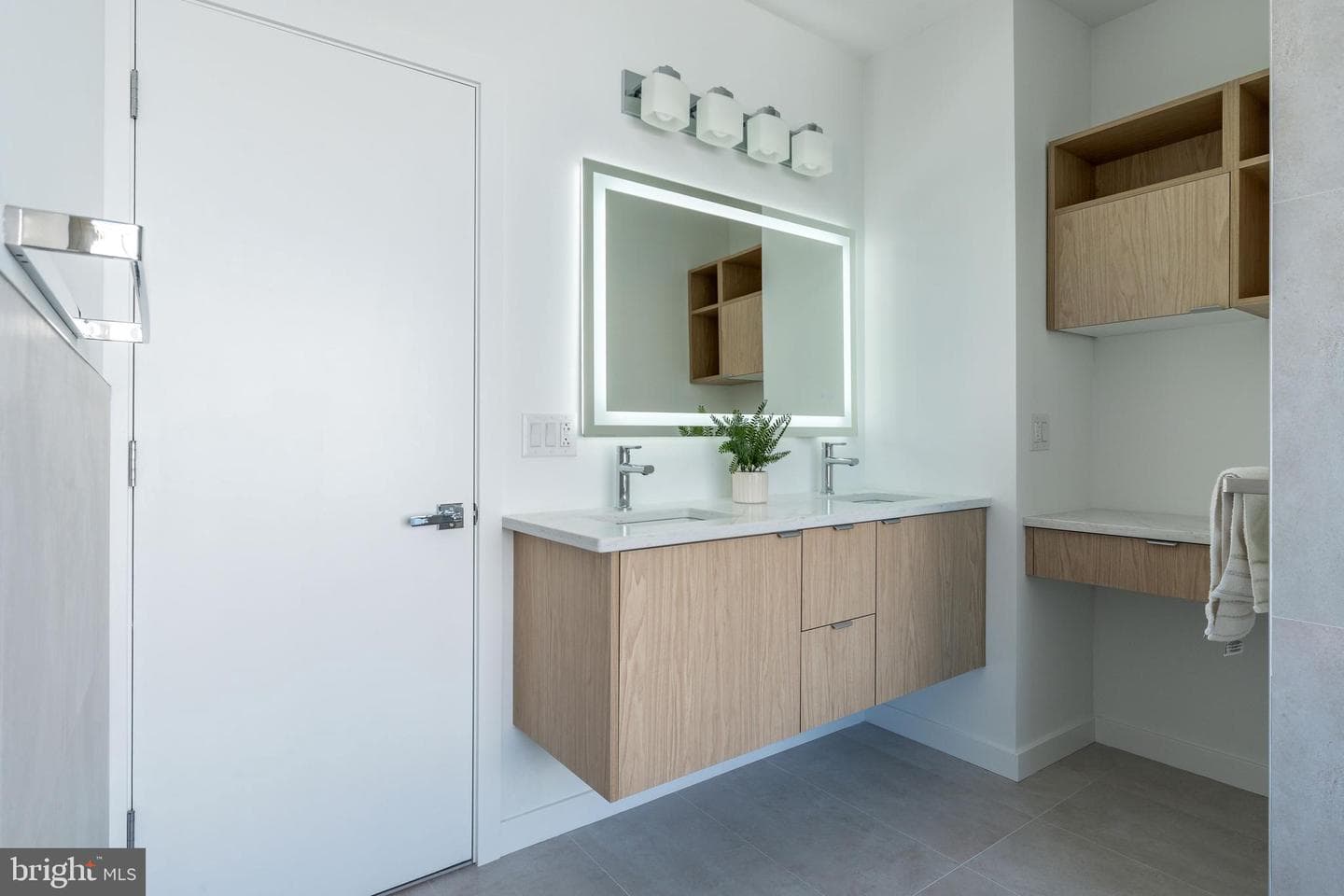 2925 W Master Street photo 9