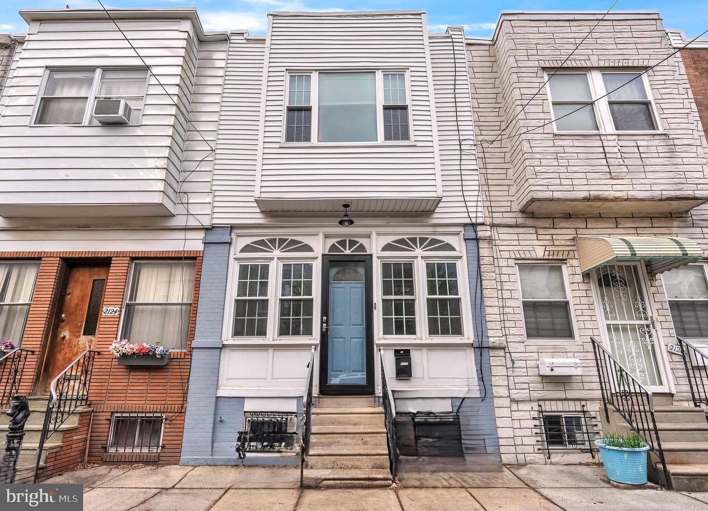 2122 S Lambert Street photo 1