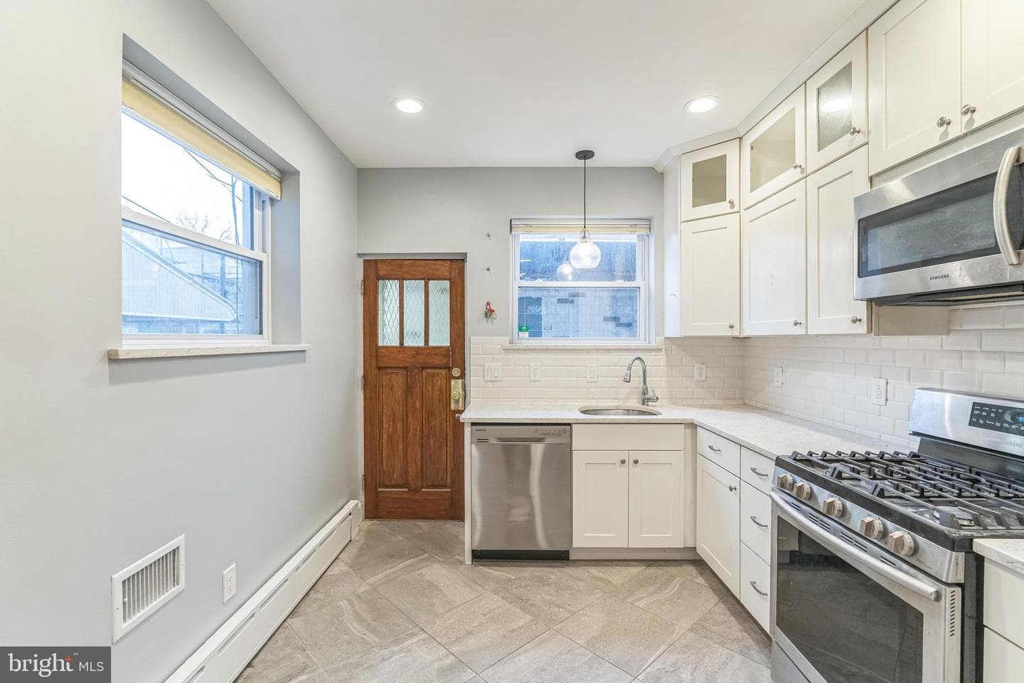 2122 S Lambert Street photo 10