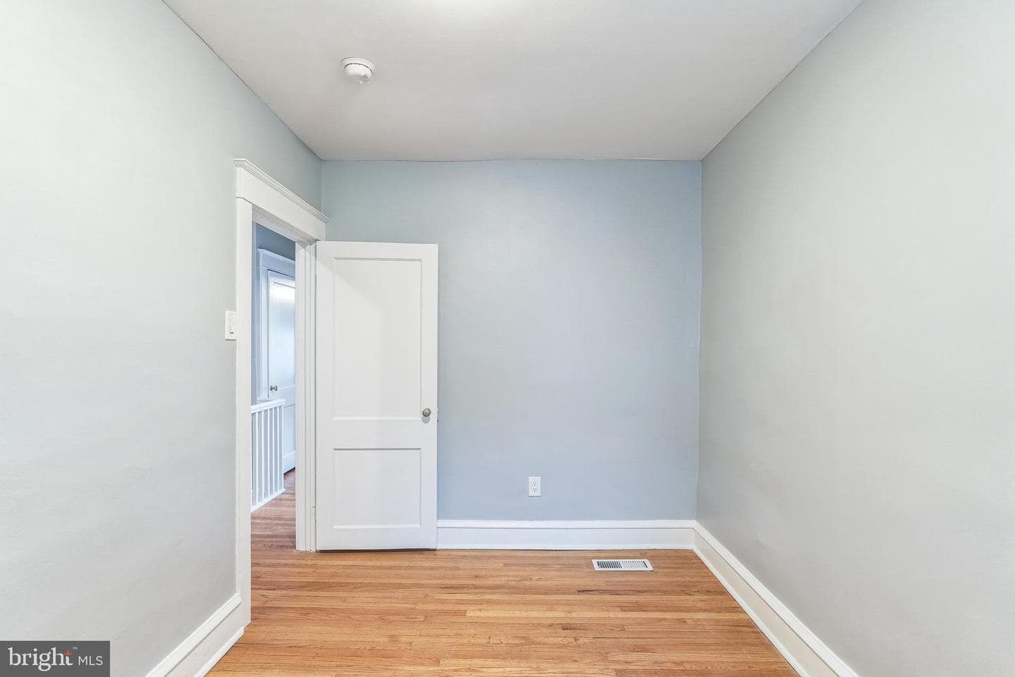 2122 S Lambert Street photo 22