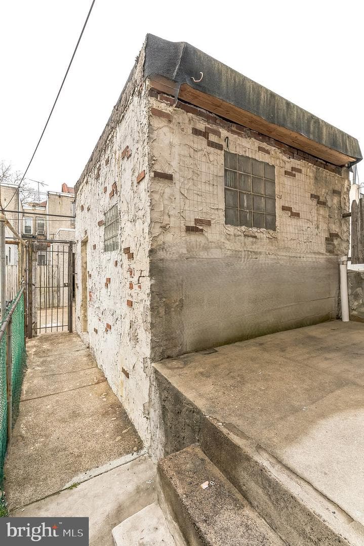 2122 S Lambert Street photo 30