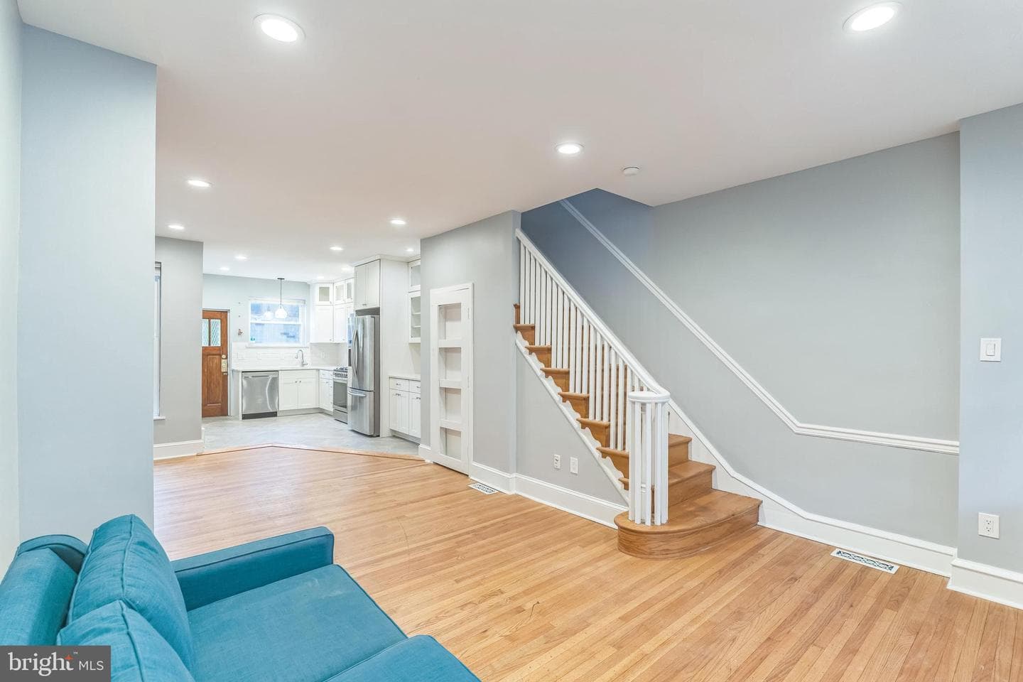 2122 S Lambert Street photo 6
