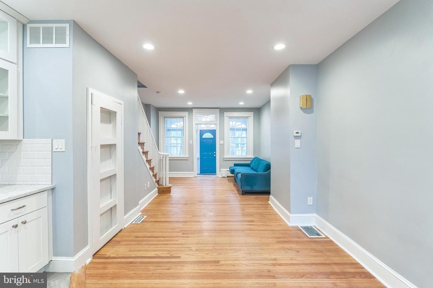 2122 S Lambert Street photo 7