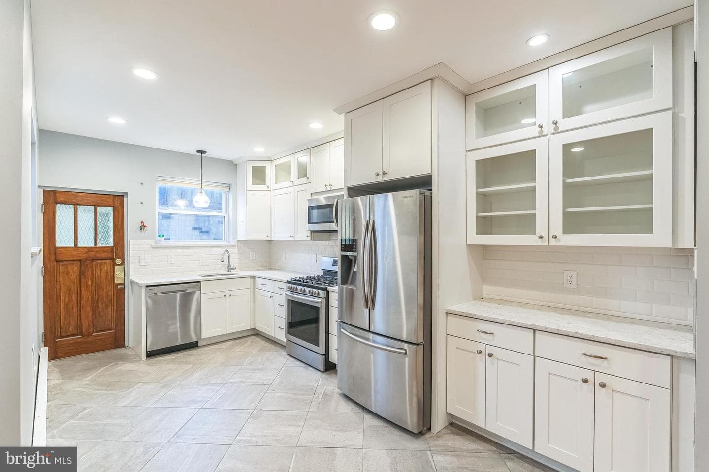 2122 S Lambert Street photo 9