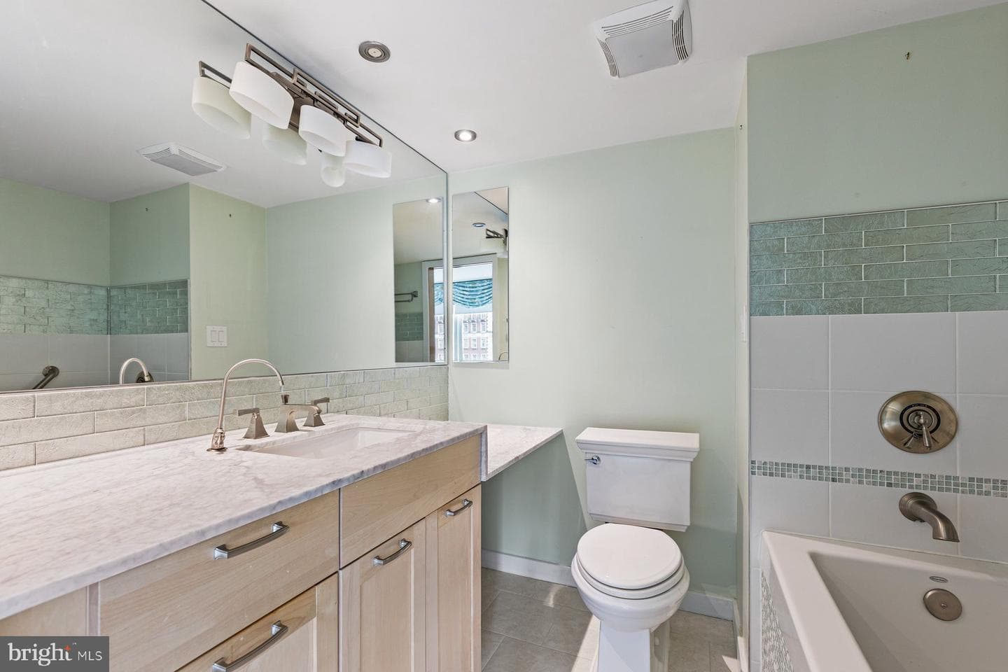1919 Chestnut Street #718 photo 20