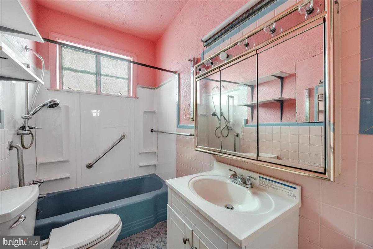 6124 Washington Avenue photo 10