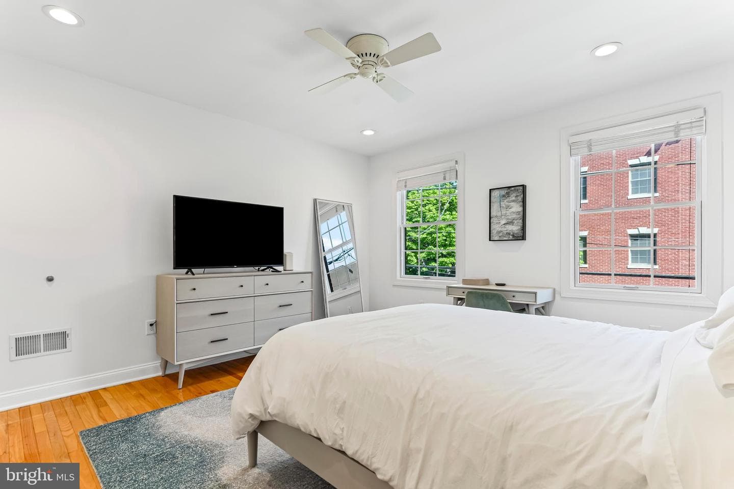 1530 Bainbridge Street photo 13