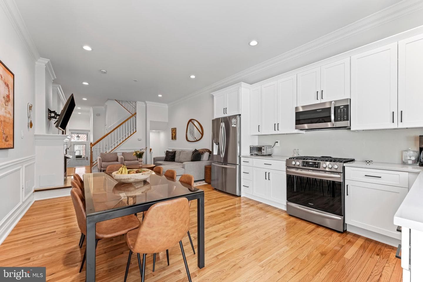 1530 Bainbridge Street photo 2