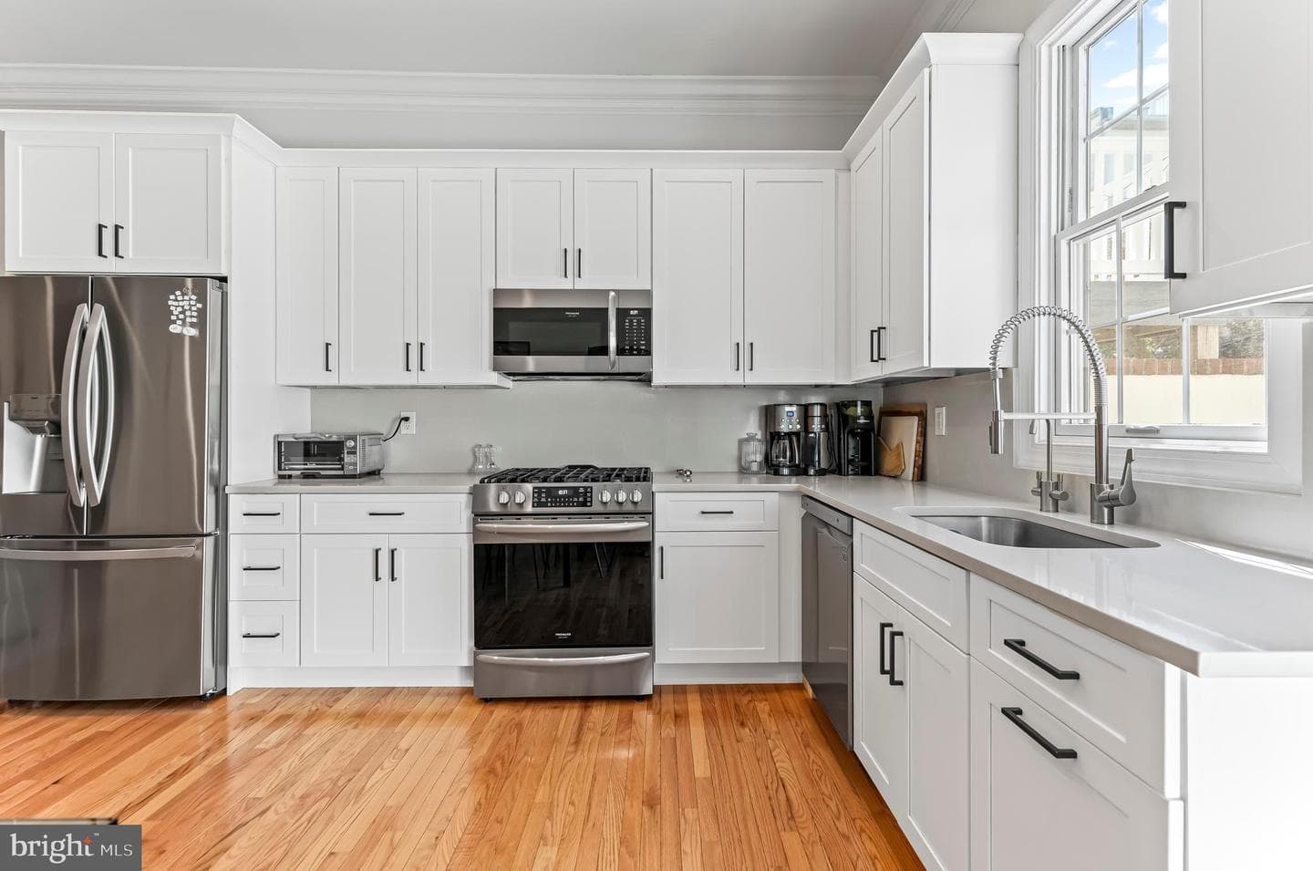 1530 Bainbridge Street photo 3