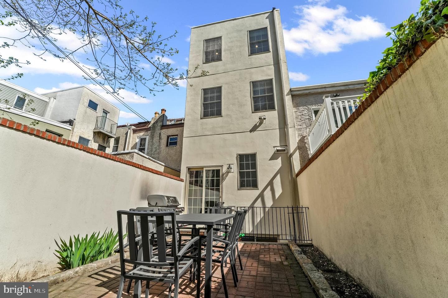 1530 Bainbridge Street photo 32