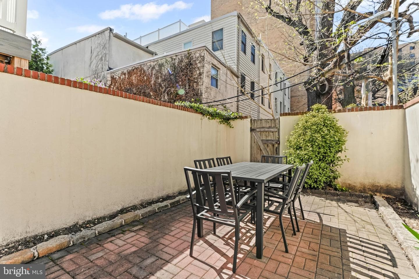 1530 Bainbridge Street photo 35